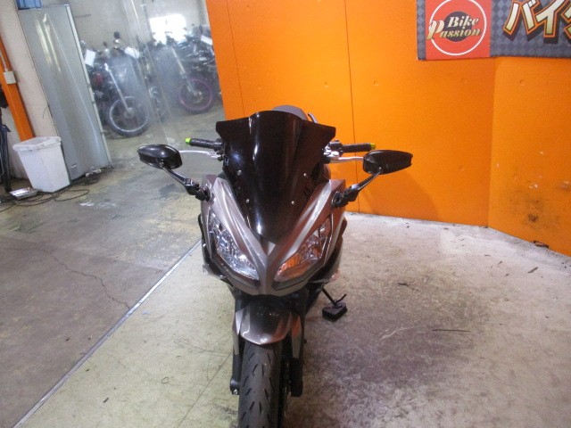 フロントから見てもこの通り状態グッド！高価な社外ミラーに社外スクリーン装備も嬉しいオプション！